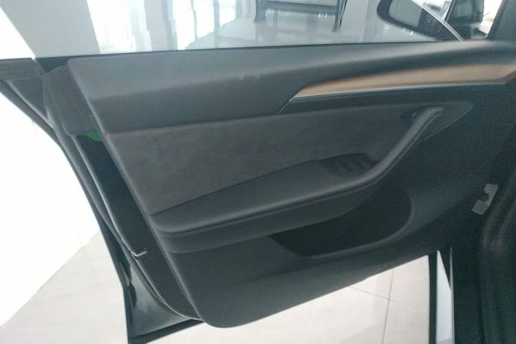 Used Tesla Model Y 2021 Long-Range All-Wheel-Drive Version 3D7
