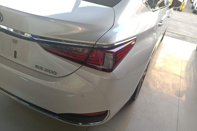 Used Lexus ES 2021 200 Excellence Edition
