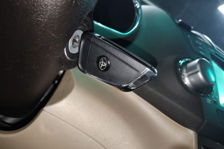 Used Toyota Highlander 2012 2.7L 2WD 5-Seater Elite Edition