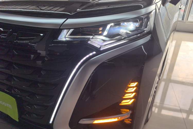 Used Denza D9 2024 DM-i 1050 Luxury Model