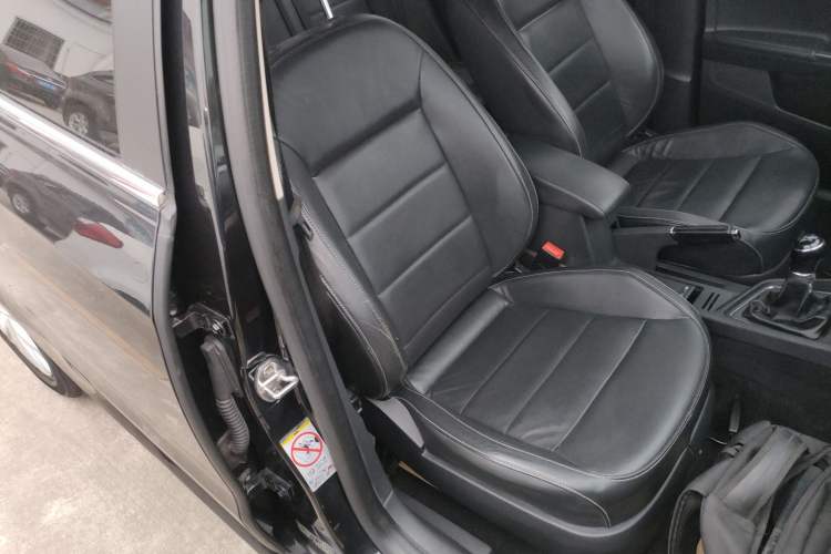 Used Volkswagen Lavida 2015 1.6L Manual Comfort Edition