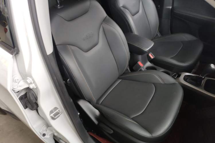 Used  Compass 2019 200T Automatic Family Edition - Connected Large Screen Version
