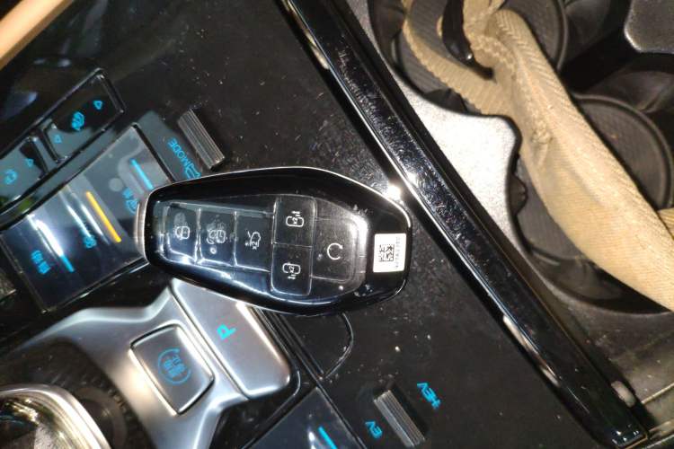 Used Denza D9 2025 DM-i Intelligent Drive 1020 Four-Wheel Drive Prestige Model
