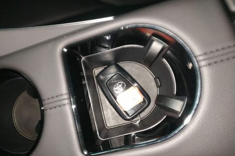 Used Toyota Avalon 2019 2.5L Ambition Version China VI Standard
