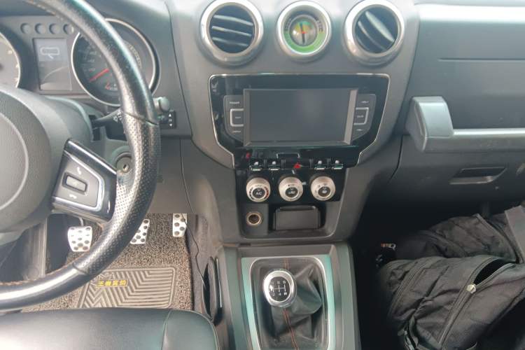 Used Beijing Auto BJ40 2016 40L 2.0T Manual All-Wheel Drive Prestige Edition
