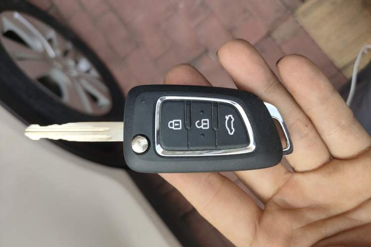 Used Dongfeng Aeolus AX7 2015 2.0L Automatic Zhiyue Version
