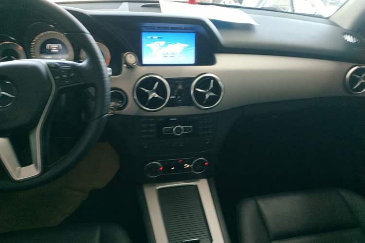 Used Mercedes-Benz GLK-Class 2013 GLK 300 4MATIC Dynamic Sunroof Model