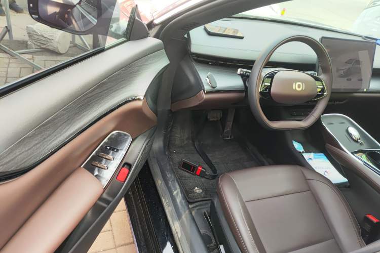 Used  A07 2025 All-Electric "Real Bargain" 525 Luxury Model