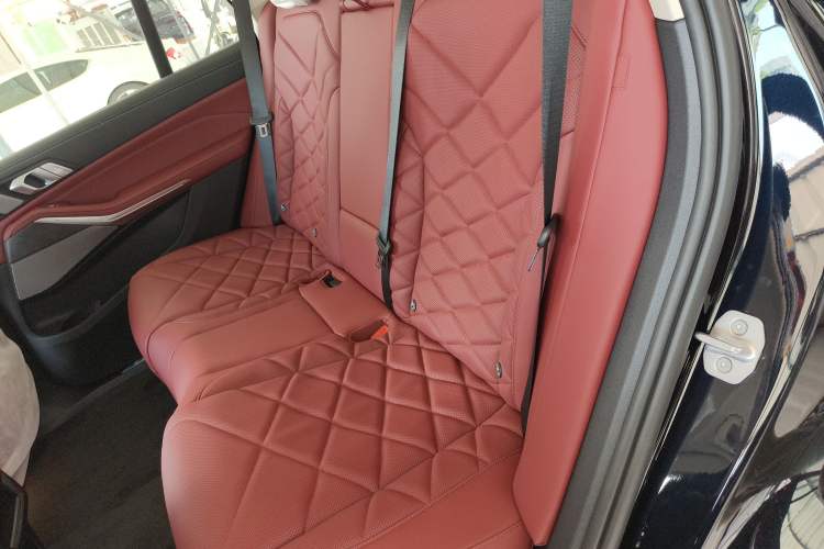 Used BMW X5 2023 xDrive 30Li Luxury M Sport Package
