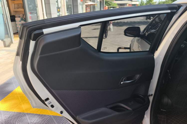 Used Toyota IZOA 2020 2.0L Yichi Version
