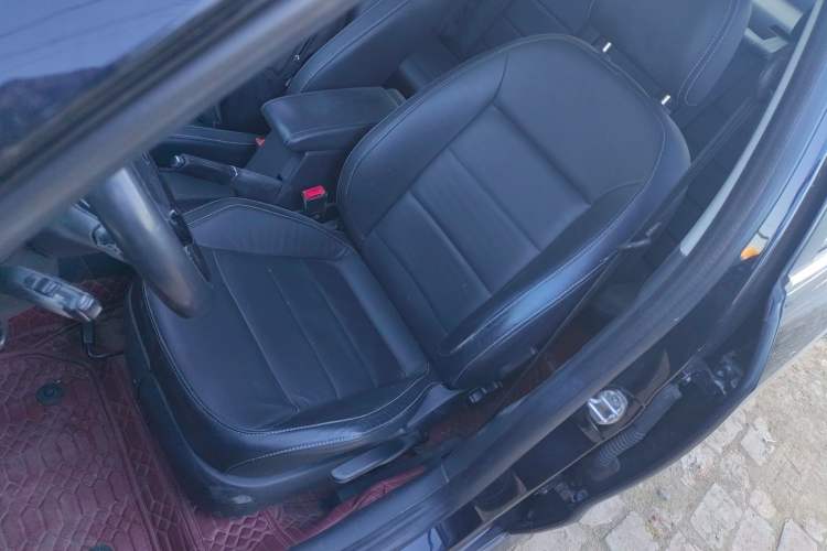 Used Volkswagen Lavida 2015 1.6L Manual Comfort Edition
