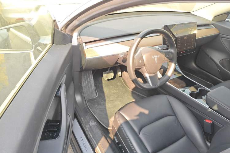 Used Tesla Model 3 2019 Long-Range All-Wheel-Drive Version