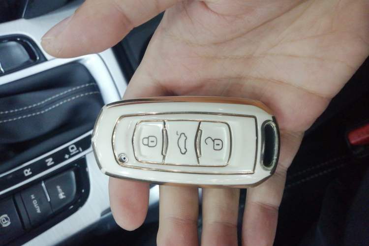 Used Geely Auto Emgrand X7 Sport 2016 1.8TD Automatic ZhiShang Model
