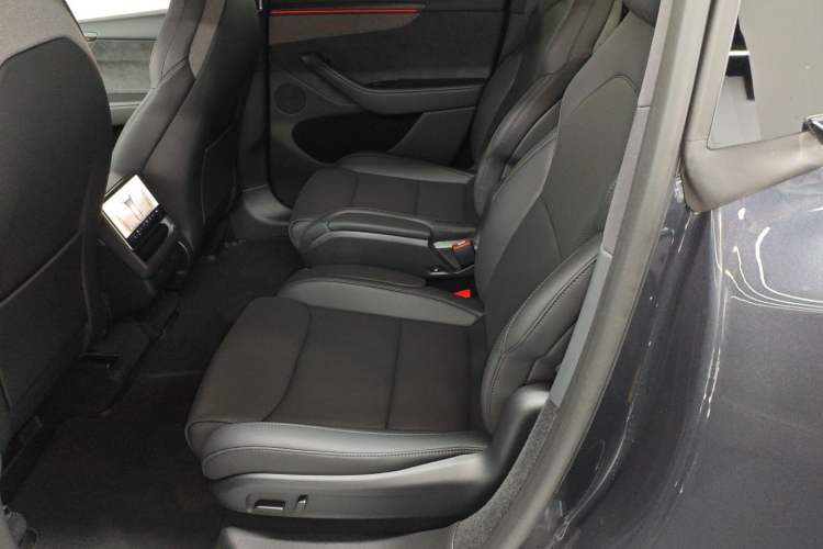 Used Tesla Model Y L 2025 Long-Range All-Wheel-Drive Version