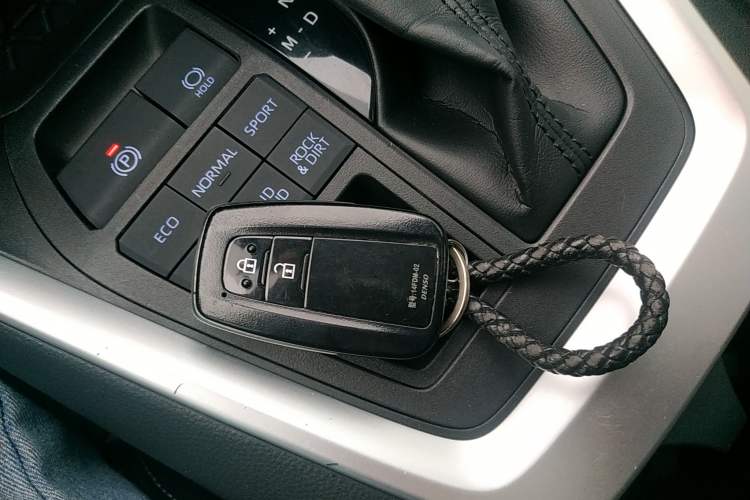 Used Toyota RAV4 2020 2.0L CVT 4x4 Trend Edition
