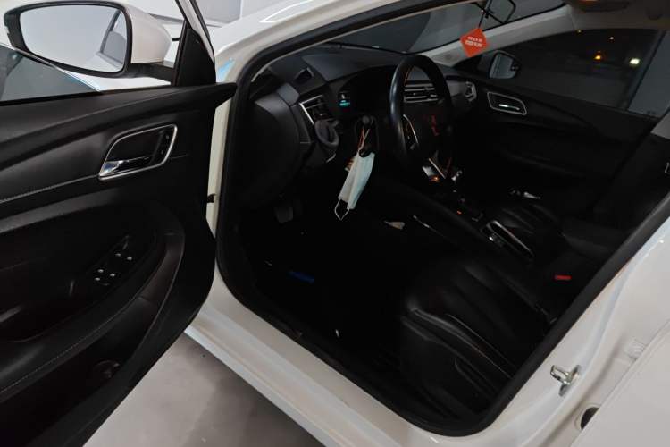 Used Roewe i5 2020 1.5L Automatic 4G Connect Luxury Flagship Edition
