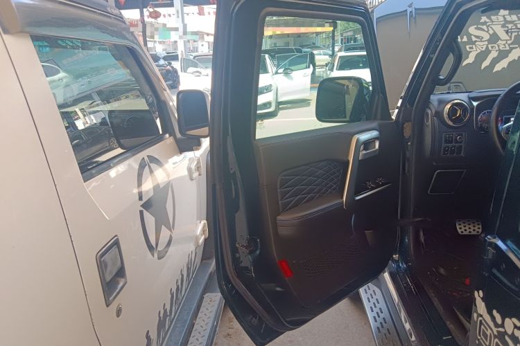 Used Beijing Auto BJ40 2019 2.0T Automatic Four-Wheel Drive Urban Hunter Edition Premium Model China V Emission Standard
