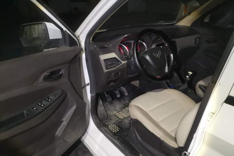 Used Wuling Hongguang 2019 1.5L S Standard Version China VI LAR
