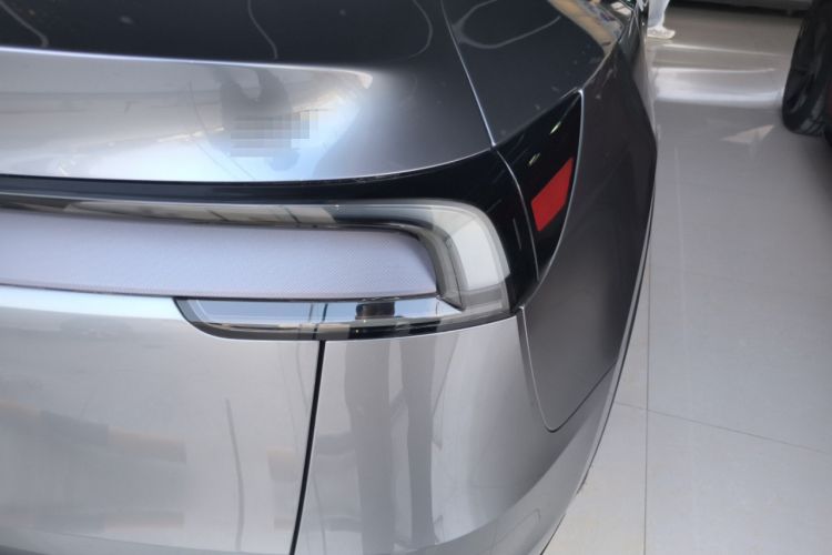 Used Tesla Model Y 2025 Rear-Wheel-Drive Version
