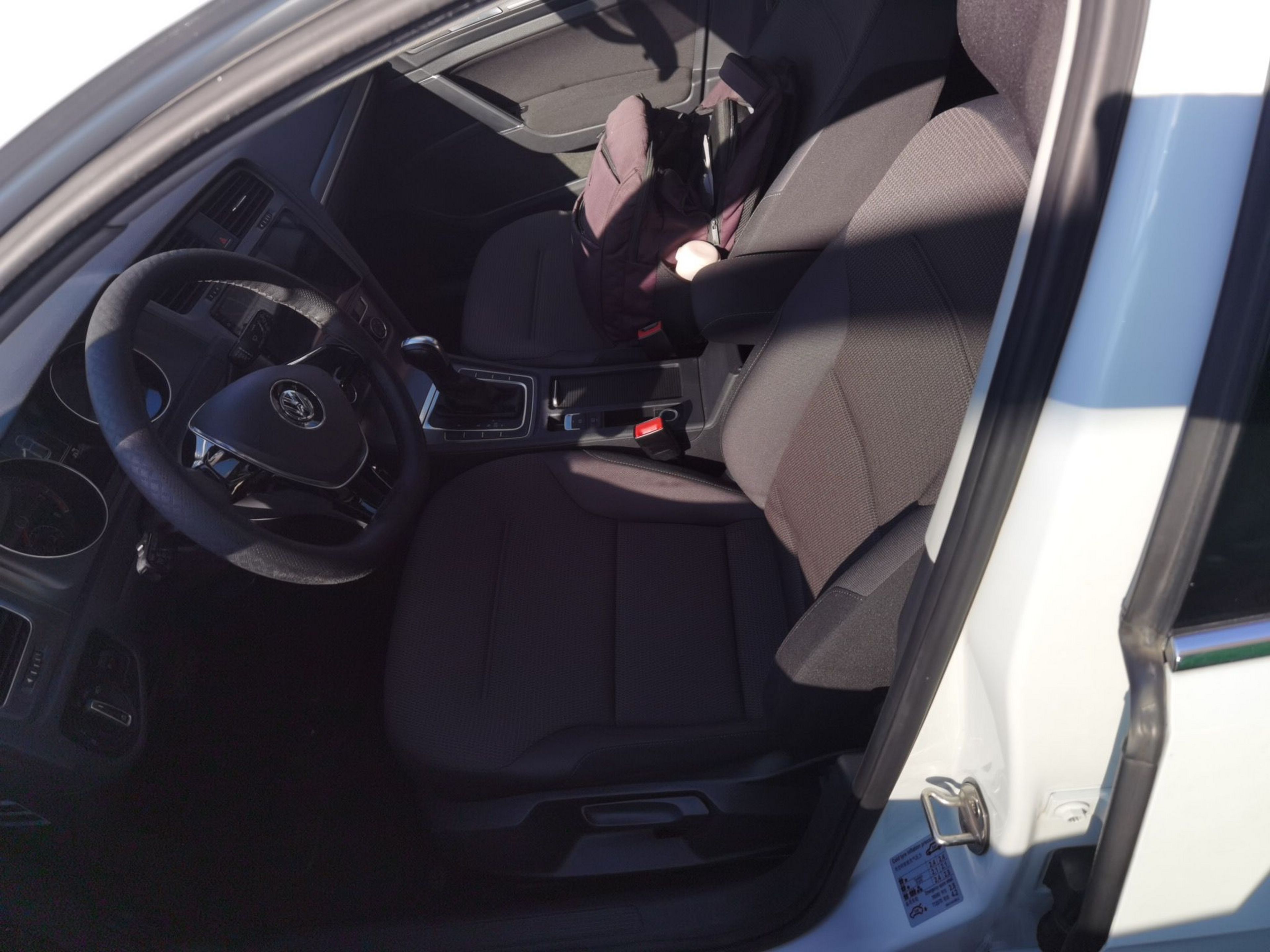 Переднее сиденье в автомобиле