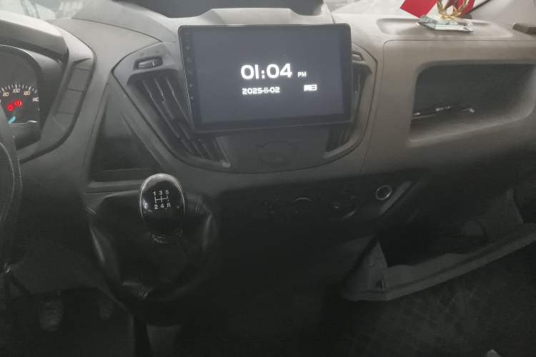 Used Ford Transit 2017 2.0T Diesel Multi-Purpose Commercial Vehicle Short Wheelbase Low Roof China V Standard