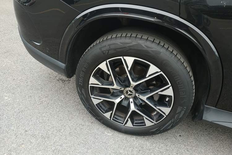 Used Mercedes-Benz GLC 2023 GLC 260 L 4MATIC Luxury Model 5 Seats
