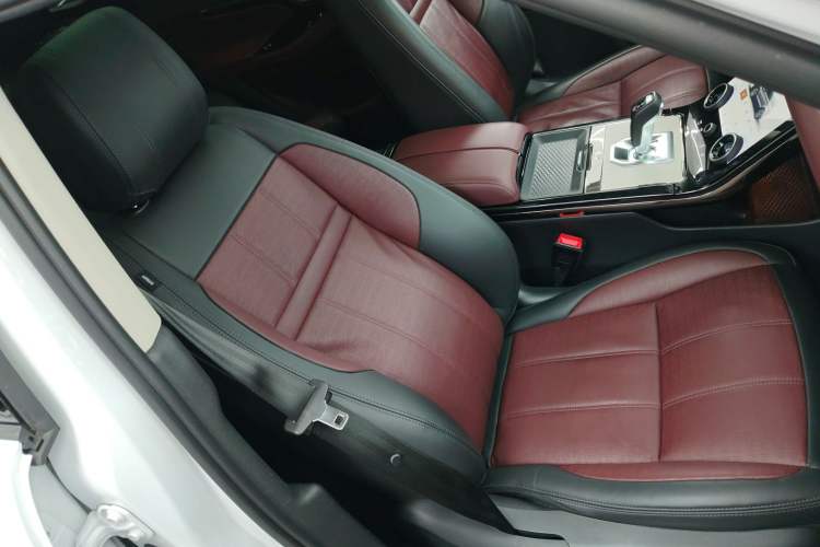 Used Land Rover Range Rover Evoque 2021 Range Rover L 249 PS R-Dynamic SE Luxury Edition
