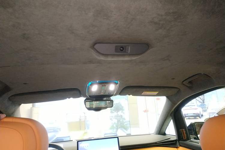 Used  LEVC L380 2024 140-Degree 6-Seater All-Wheel-Drive Ultra
