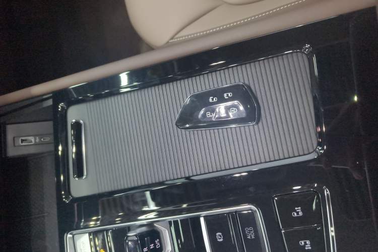 Used Volkswagen Viloran 2024 380TSI Luxury Edition