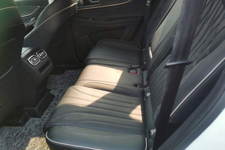 Used Chery Tiggo 9 2023 2.0T Dual-Clutch Two-Wheel Drive Leading Edition 5 Seats