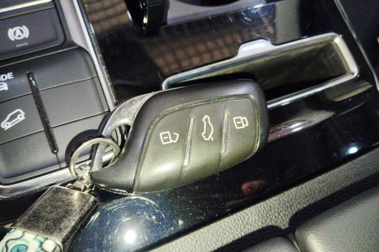 Used Roewe RX5 MAX 2021 Supreme Series 300TGI Automatic Luxury Cabin Edition