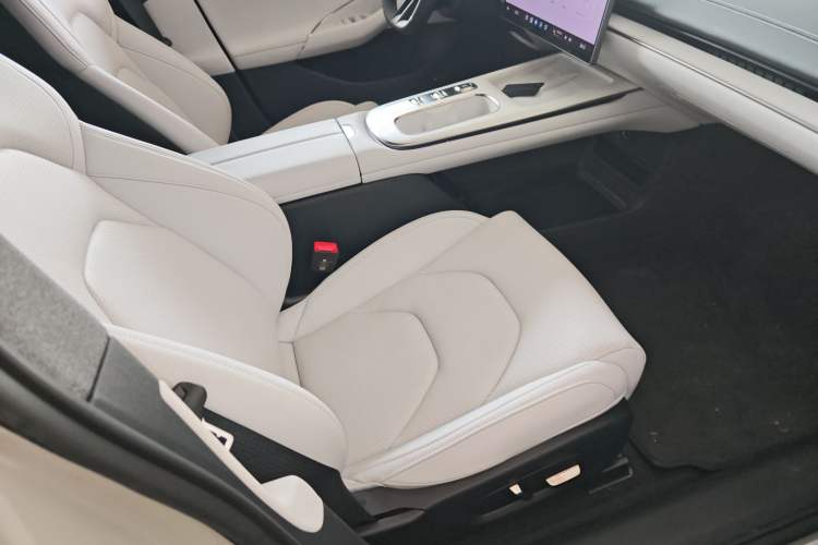 Used  SU7 2024 Rear-Drive Long-Range Intelligent Driving Version
