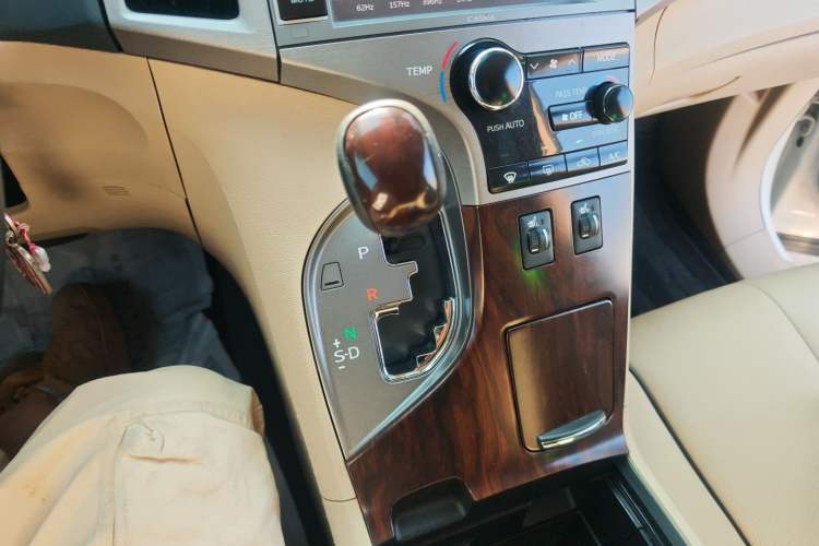 Used Toyota Venza 2013 2.7L Two-Wheel-Drive Luxury Edition
