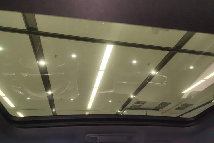 Used Volkswagen T-ROC 2023 300TSI DSG Two-Wheel Drive Starlight Edition
