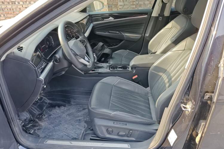 Used Volkswagen Passat 2023 Facelift 330TSI Luxury Edition
