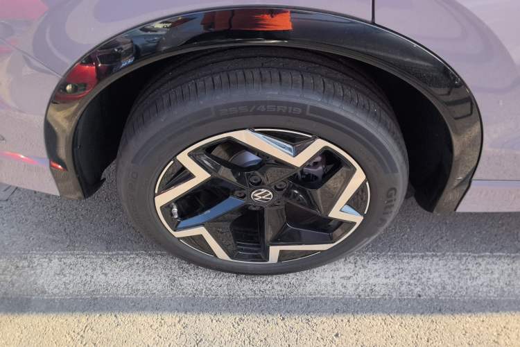 Used Volkswagen Tiguan L 2024 PRO 330TSI Two-Wheel Drive R-Line Smart Edition