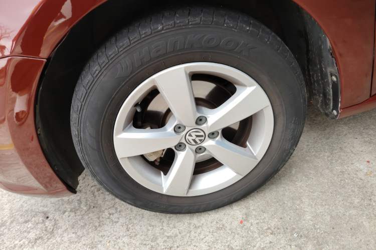 Used Volkswagen Gran Lavida 2013 1.6L Automatic Fashion Model