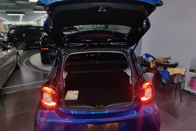 Used  forfour 2016 1.0L 52 kW Passion Edition
