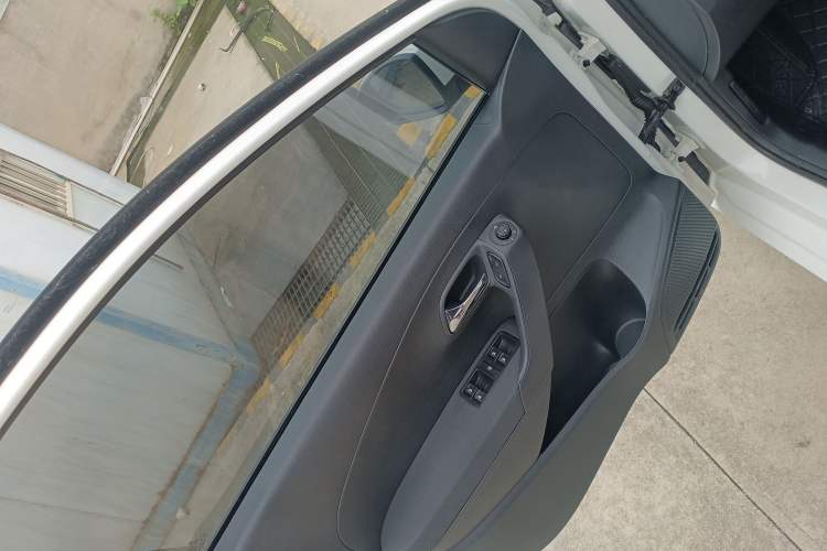 Used Volkswagen Polo 2016 1.4L Manual Fashion Model
