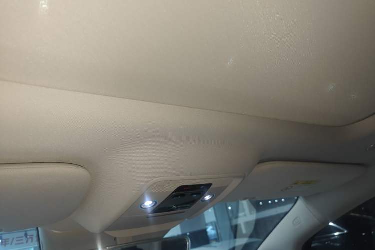 Used Denza D9 2022 DM-i 1040 Prestige Model
