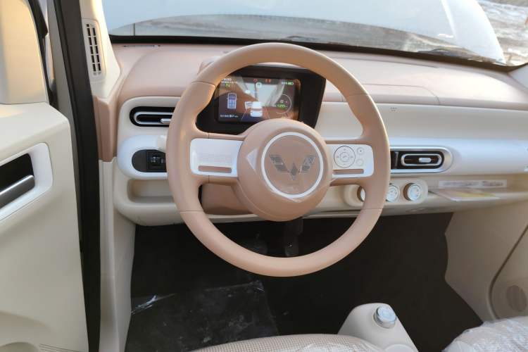 Used Wuling Hongguang MINIEV 2024 3rd Generation 215km Youth Edition
