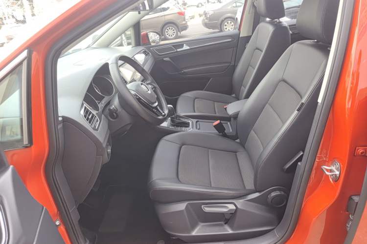 Used Volkswagen Golf Sportsvan 2018 230TSI Automatic Trend Edition
