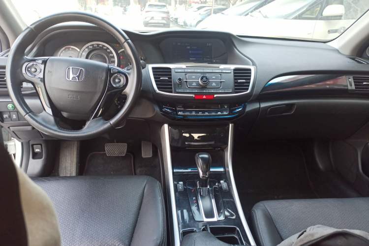 Used Honda Accord 2016 2.0L Luxury Edition
