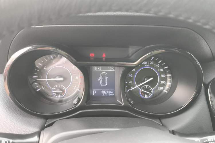 Used JMC Yusheng S350 2016 2.0T Automatic 4x4 Gasoline Luxury Version with Sunroof 7 Seats
