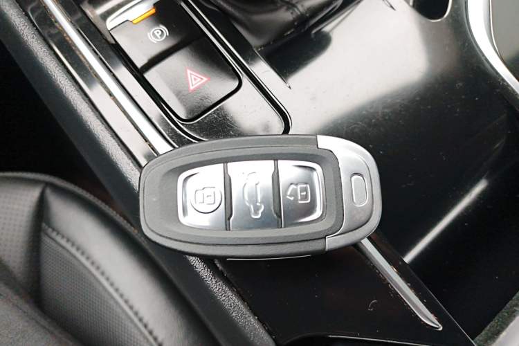 Used Hongqi E-QM5 2023 Base Travel Edition
