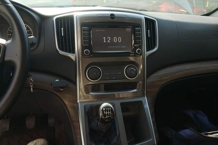 Used FORTHING Lingzhi PLUS 2021 Travel Edition 2.0L Manual Luxury 7-Seater