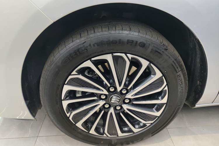 Used Buick GL8 New Energy 2025 Lu Shang Luxury Edition 7-Seater
