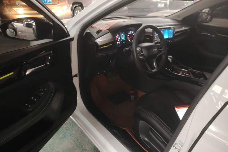 Used Roewe i5 2021 1.5L CVT Platinum Edition