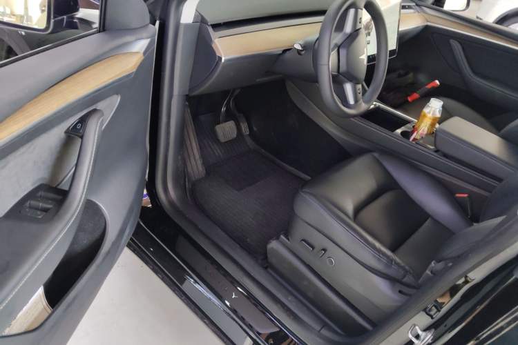 Used Tesla Model Y 2021 Standard Range Rear-Wheel Drive Version
