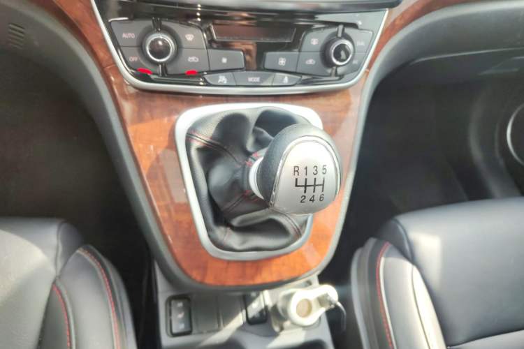 Used Haval H6 2015 Revised Version Sport Edition 1.5T Manual Transmission Two-Wheel Drive Elite Grade
